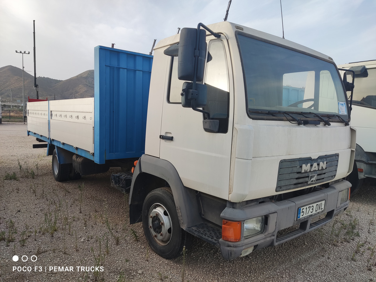 MAN L2000 - Dropside/ Flatbed truck: picture 3 MAN L2000 - Dropside/ Flatbed truck: picture 3