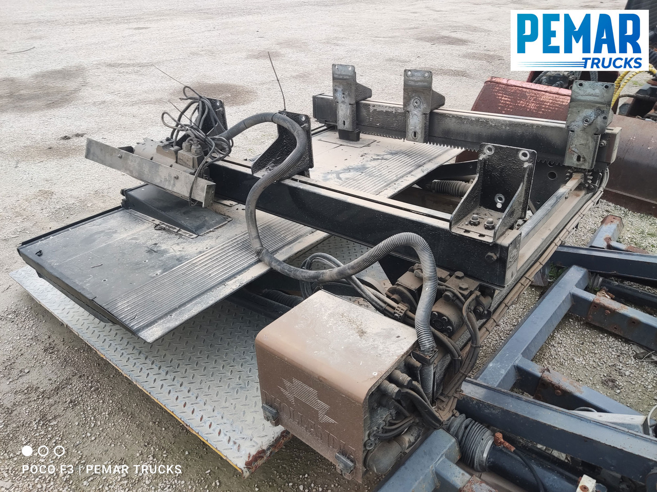 PLATAFORMA ELEVADORA RETRACTIL D HOLLANDIA 1.500 KG - Loading ramp: picture 3 PLATAFORMA ELEVADORA RETRACTIL D HOLLANDIA 1.500 KG - Loading ramp: picture 3