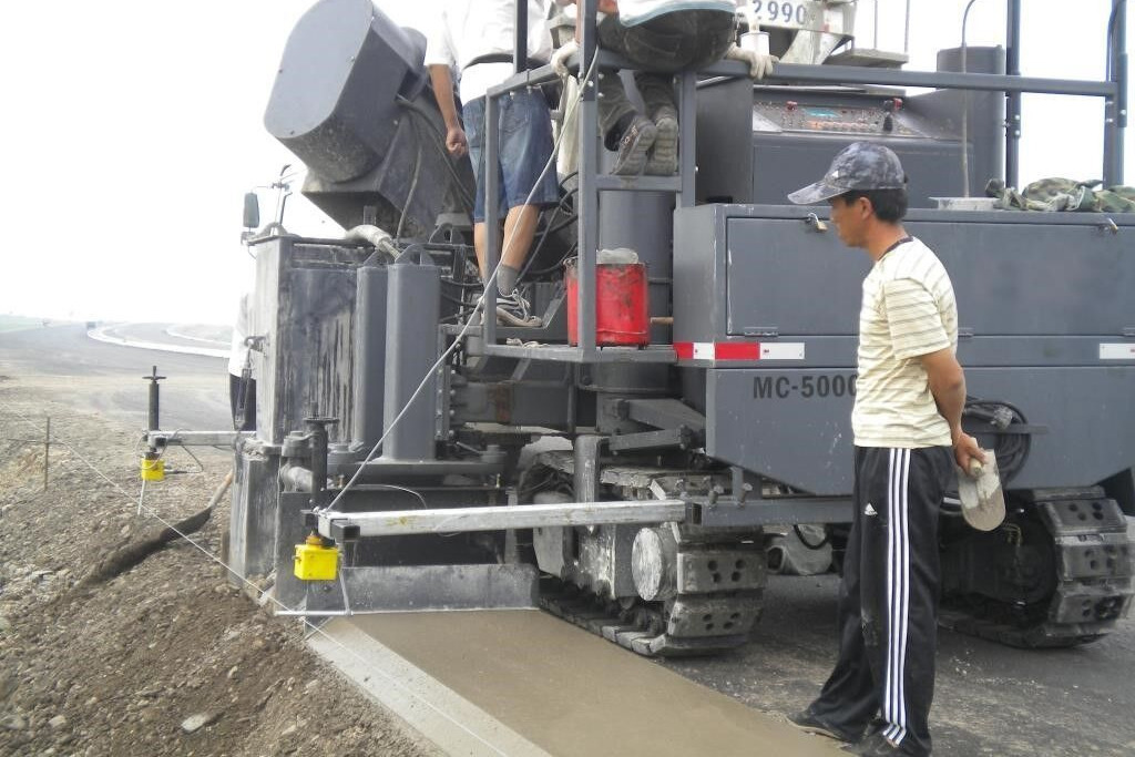 Kinglink MC5000 Concrete slipform paver for road ditch and gutter - Slipform paver: picture 2 Kinglink MC5000 Concrete slipform paver for road ditch and gutter - Slipform paver: picture 2