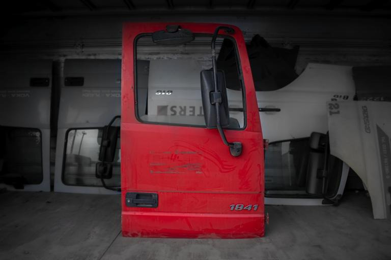 MERCEDES-BENZ ACTROS MEGA SPACE MP II - RIGHT - Door and parts for Truck: picture 1 MERCEDES-BENZ ACTROS MEGA SPACE MP II - RIGHT - Door and parts for Truck: picture 1