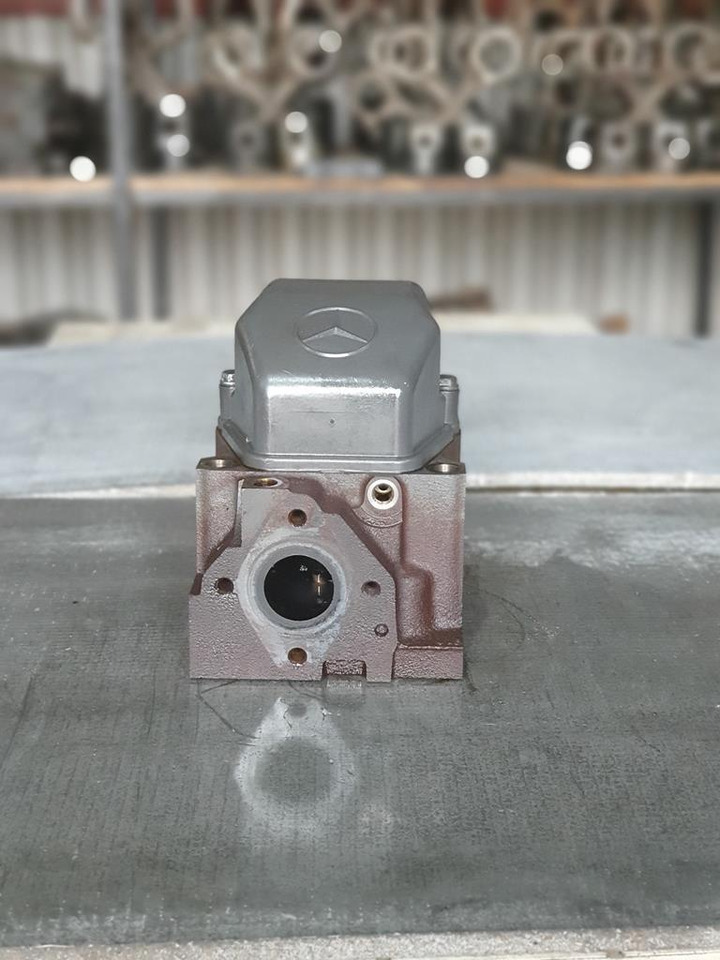 MERCEDES-BENZ AXOR OM 457-OM 460 - EURO V - Cylinder head for Truck: picture 3 MERCEDES-BENZ AXOR OM 457-OM 460 - EURO V - Cylinder head for Truck: picture 3