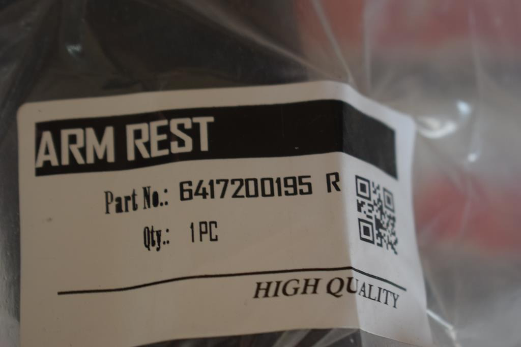 MERCEDES-BENZ INSIDE DOOR HANDLE - PASSENGER - Door and parts for Truck: picture 2 MERCEDES-BENZ INSIDE DOOR HANDLE - PASSENGER - Door and parts for Truck: picture 2