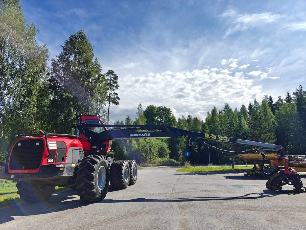 Forestry harvester Komatsu 951: picture 12