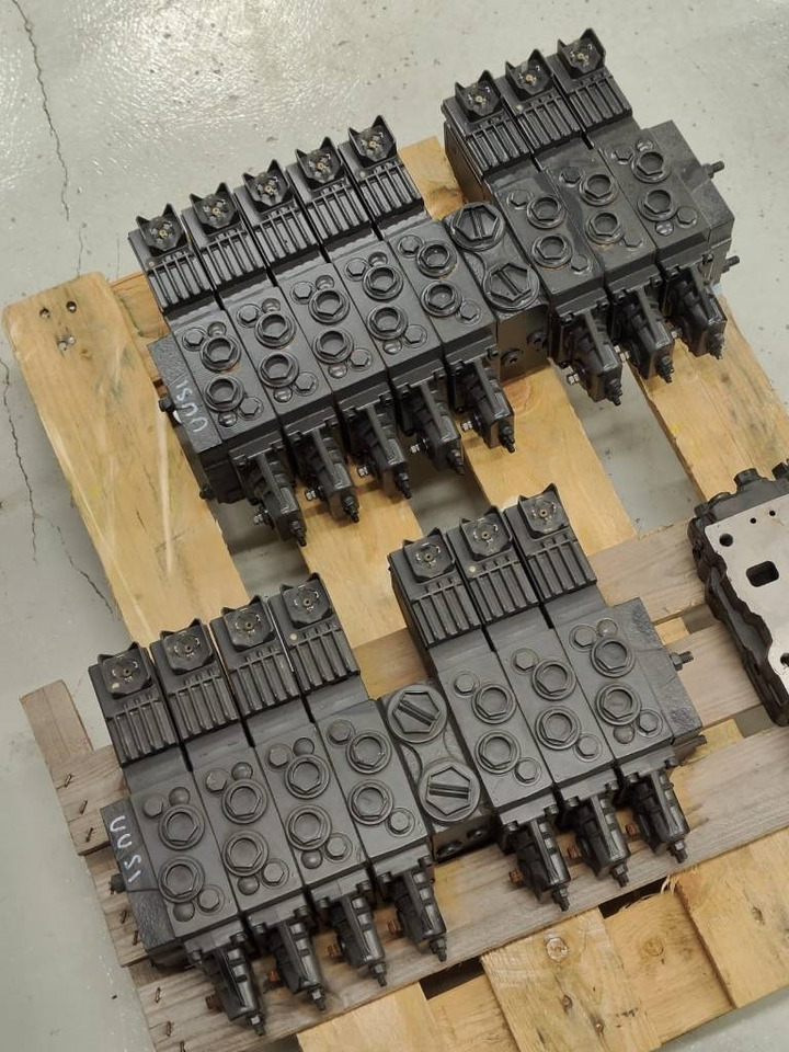 Hydraulics for Forestry equipment Spare parts Valve blocks, hydraulic motors, cylind: picture 32