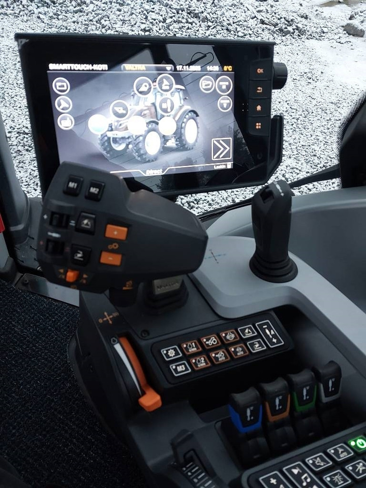 Farm tractor Valtra T 235: picture 6 Farm tractor Valtra T 235: picture 6