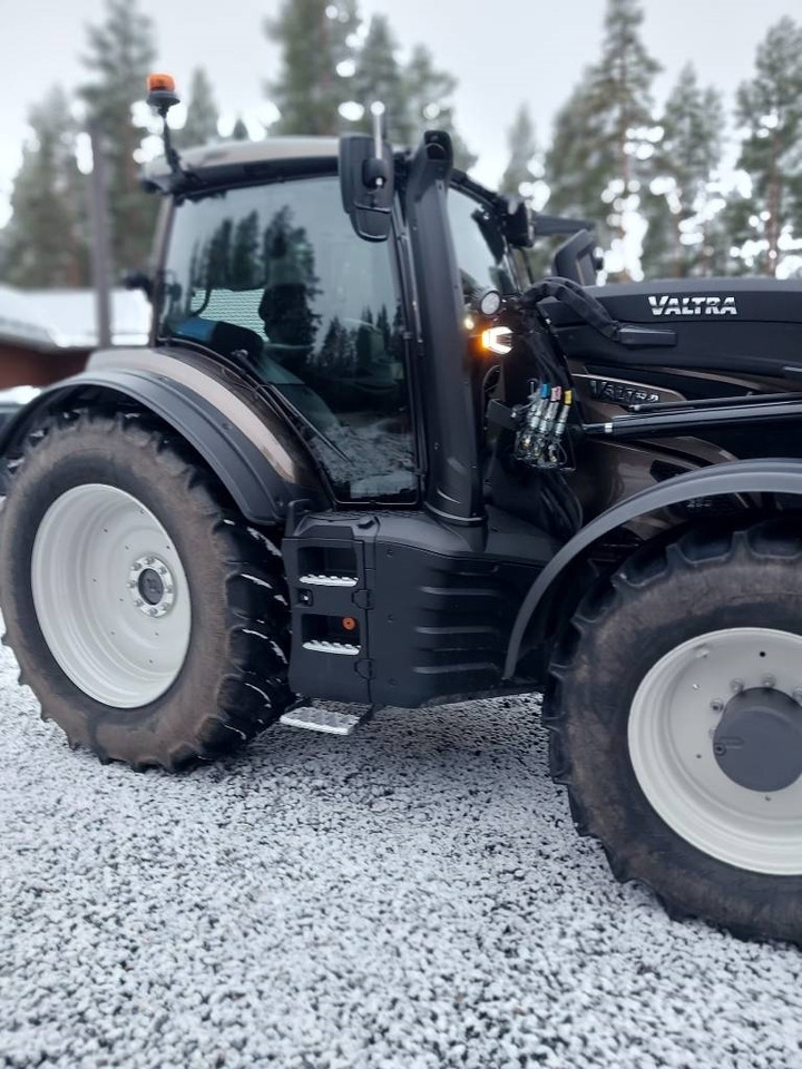 Valtra T 235 - Farm tractor: picture 3 Valtra T 235 - Farm tractor: picture 3