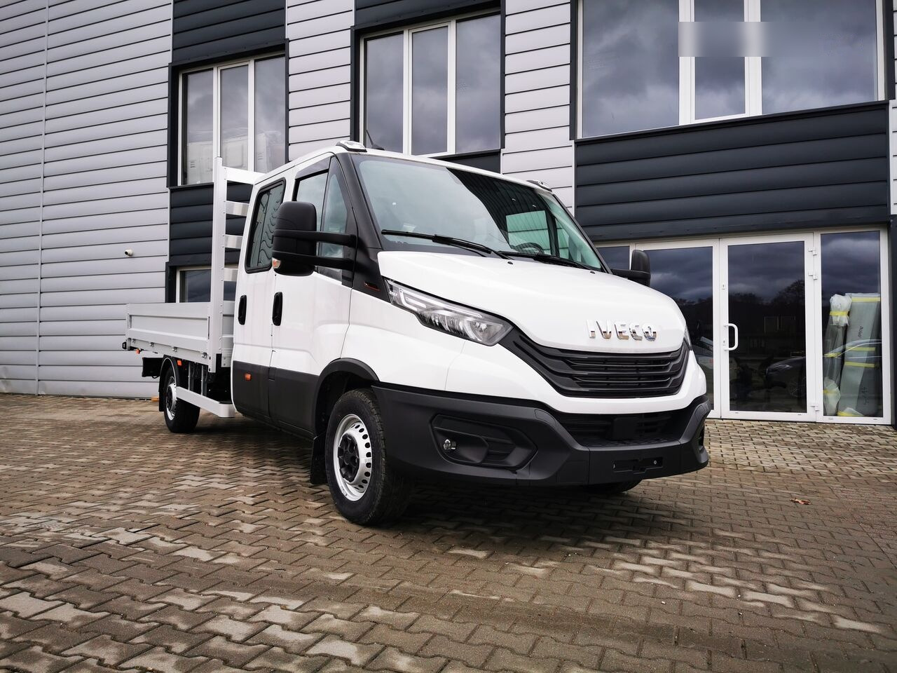 IVECO Daily 180KM r. oś 4100 - Flatbed van: picture 1 IVECO Daily 180KM r. oś 4100 - Flatbed van: picture 1