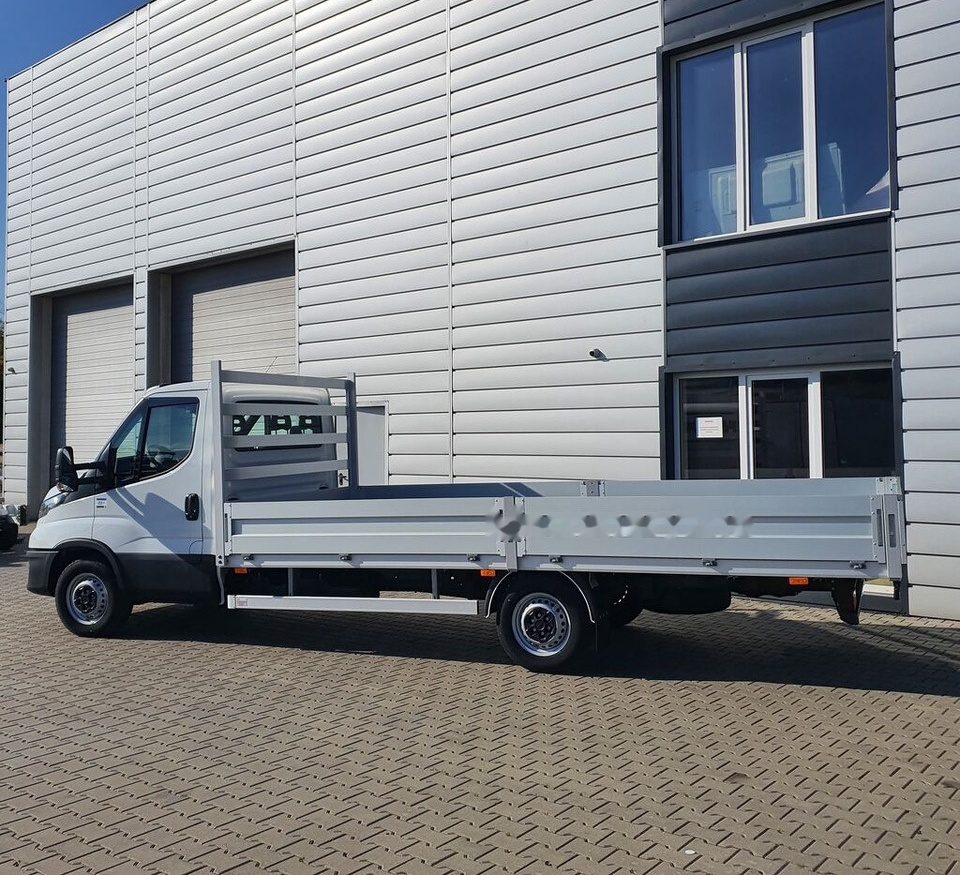 IVECO Daily 35S18 - Flatbed van: picture 2 IVECO Daily 35S18 - Flatbed van: picture 2