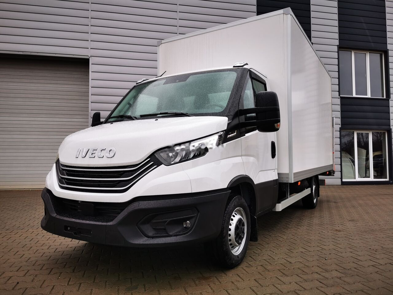 New Box van IVECO IVECO DAILY KONTENER + WINDA: picture 1