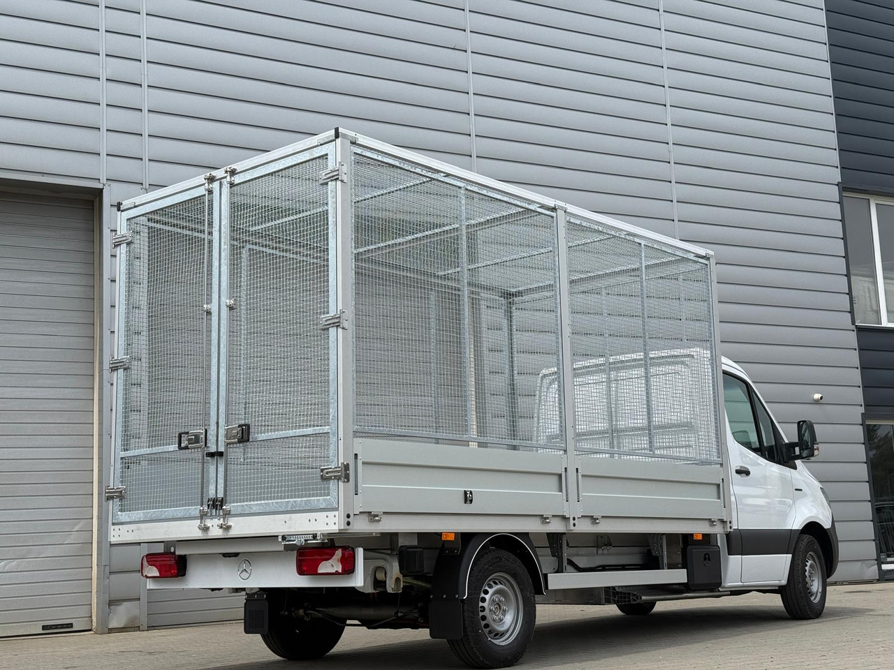 Mercedes eSprinter - Flatbed van, Electric van: picture 3 Mercedes eSprinter - Flatbed van, Electric van: picture 3