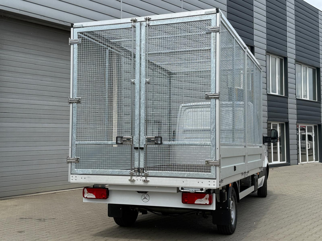 Mercedes eSprinter - Flatbed van, Electric van: picture 4 Mercedes eSprinter - Flatbed van, Electric van: picture 4