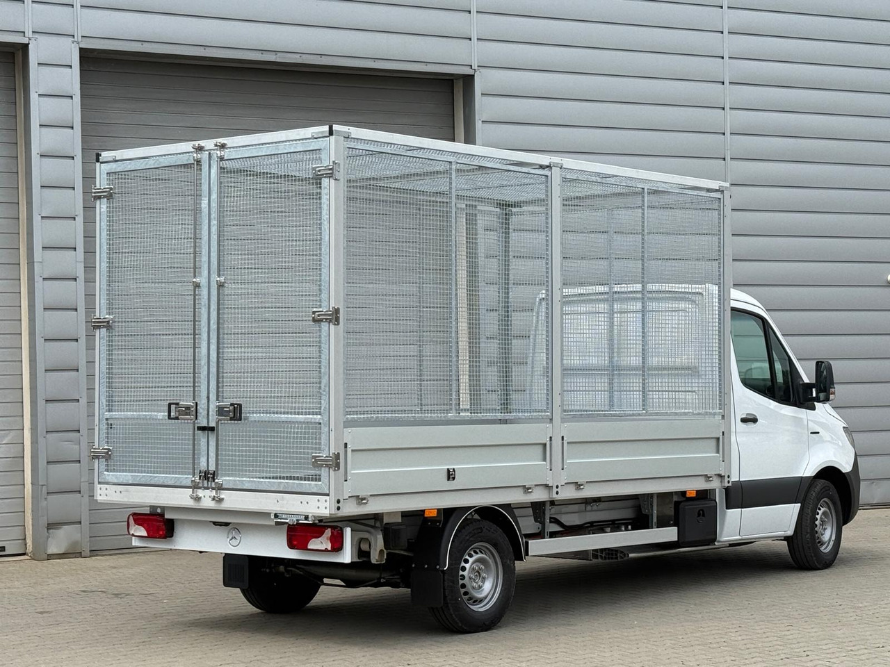 Mercedes eSprinter - Flatbed van, Electric van: picture 2 Mercedes eSprinter - Flatbed van, Electric van: picture 2