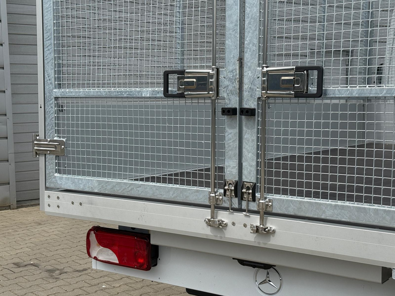 Mercedes eSprinter - Flatbed van, Electric van: picture 5 Mercedes eSprinter - Flatbed van, Electric van: picture 5