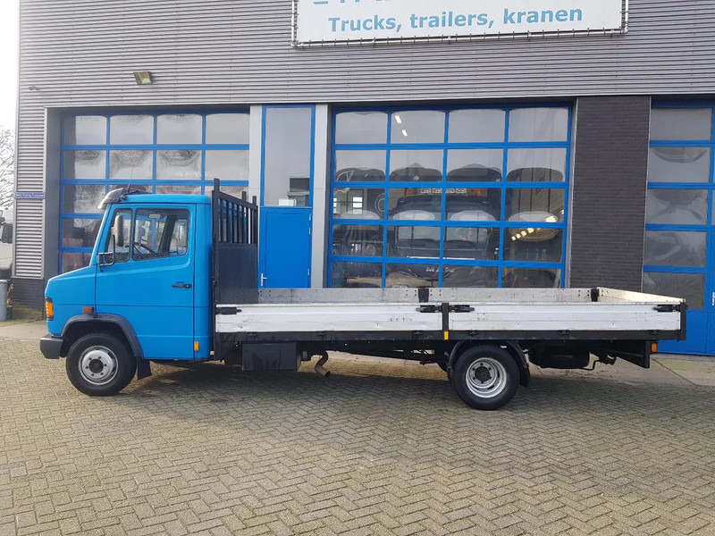 Mercedes-Benz 611 D Open laadbak Manual - Dropside/ Flatbed truck: picture 3 Mercedes-Benz 611 D Open laadbak Manual - Dropside/ Flatbed truck: picture 3