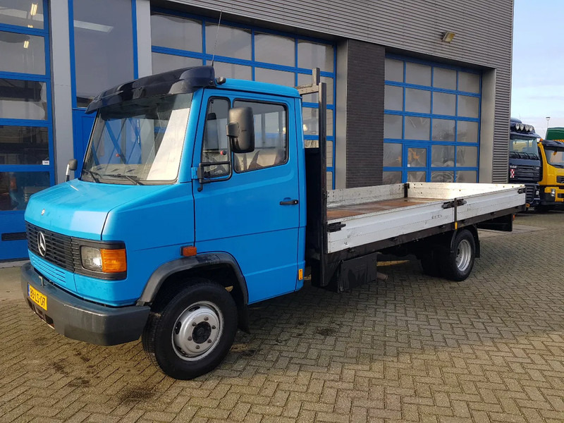 Mercedes-Benz 611 D Open laadbak Manual - Dropside/ Flatbed truck: picture 1 Mercedes-Benz 611 D Open laadbak Manual - Dropside/ Flatbed truck: picture 1