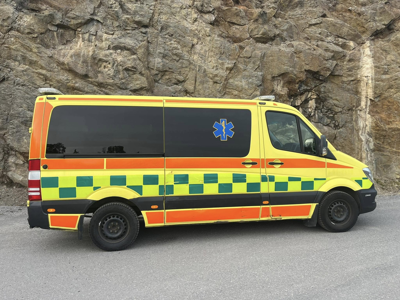 Mercedes-Benz Sprinter 319 - AMBULANCE - RESERVERAD !! - Ambulance: picture 3 Mercedes-Benz Sprinter 319 - AMBULANCE - RESERVERAD !! - Ambulance: picture 3