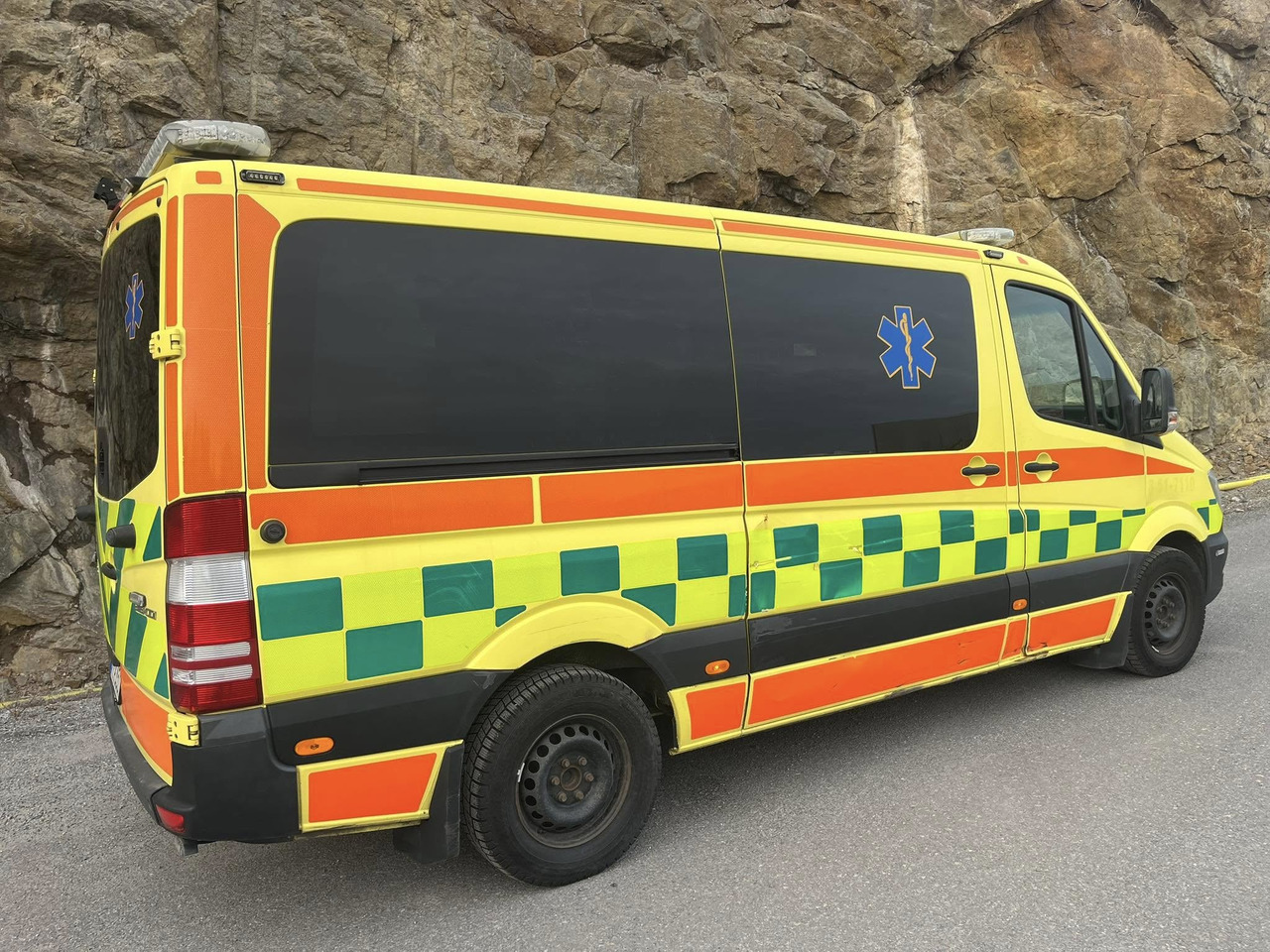 Mercedes-Benz Sprinter 319 - AMBULANCE - RESERVERAD !! - Ambulance: picture 5 Mercedes-Benz Sprinter 319 - AMBULANCE - RESERVERAD !! - Ambulance: picture 5
