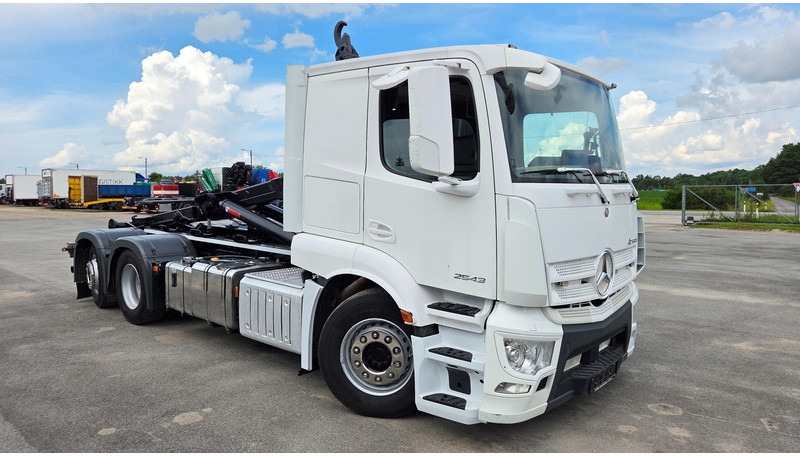 Mercedes-Benz Actros 2543 6X2*4 - Hook lift truck: picture 2 Mercedes-Benz Actros 2543 6X2*4 - Hook lift truck: picture 2