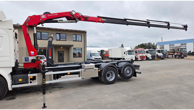 Scania P370 6X2*4 HMF 1730 - Hook lift truck, Crane truck: picture 5 Scania P370 6X2*4 HMF 1730 - Hook lift truck, Crane truck: picture 5