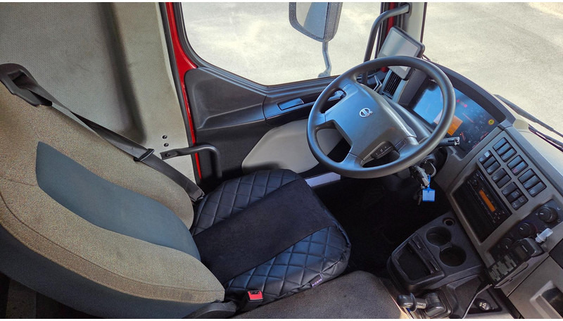 Tow truck Volvo FL250 4X2: picture 11
