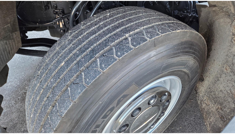 Hook lift truck Volvo FM410 6X2*4: picture 16