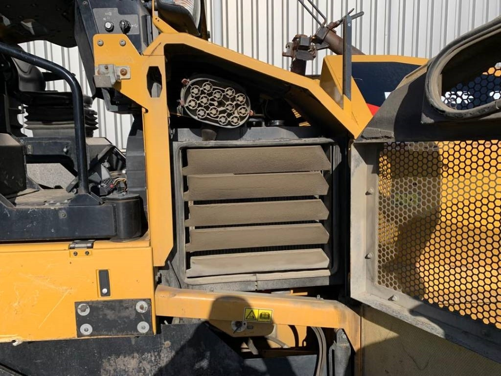 Asphalt paver CAT AP355F: picture 23