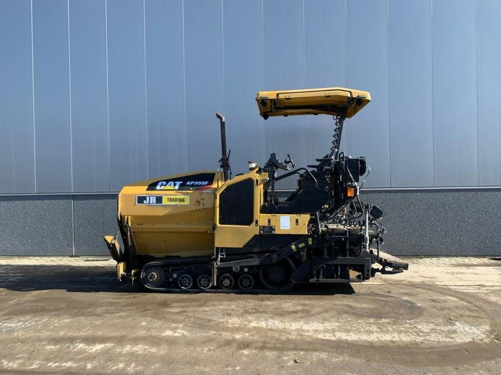 CAT AP355F - Asphalt paver: picture 1 CAT AP355F - Asphalt paver: picture 1