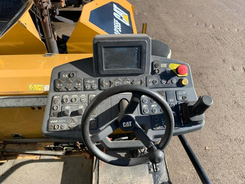Asphalt paver CAT AP355F: picture 11