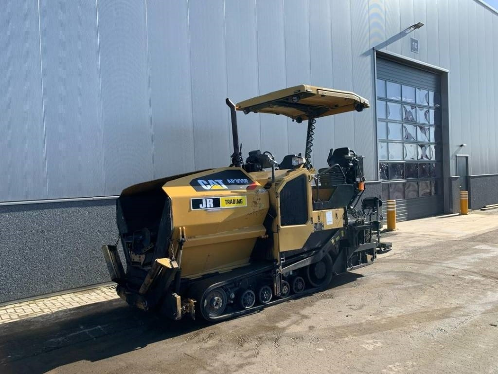 CAT AP355F - Asphalt paver: picture 2 CAT AP355F - Asphalt paver: picture 2