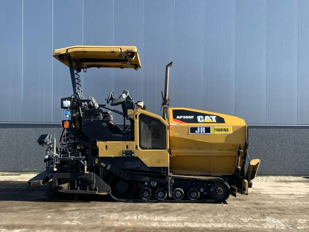 Asphalt paver CAT AP355F: picture 6