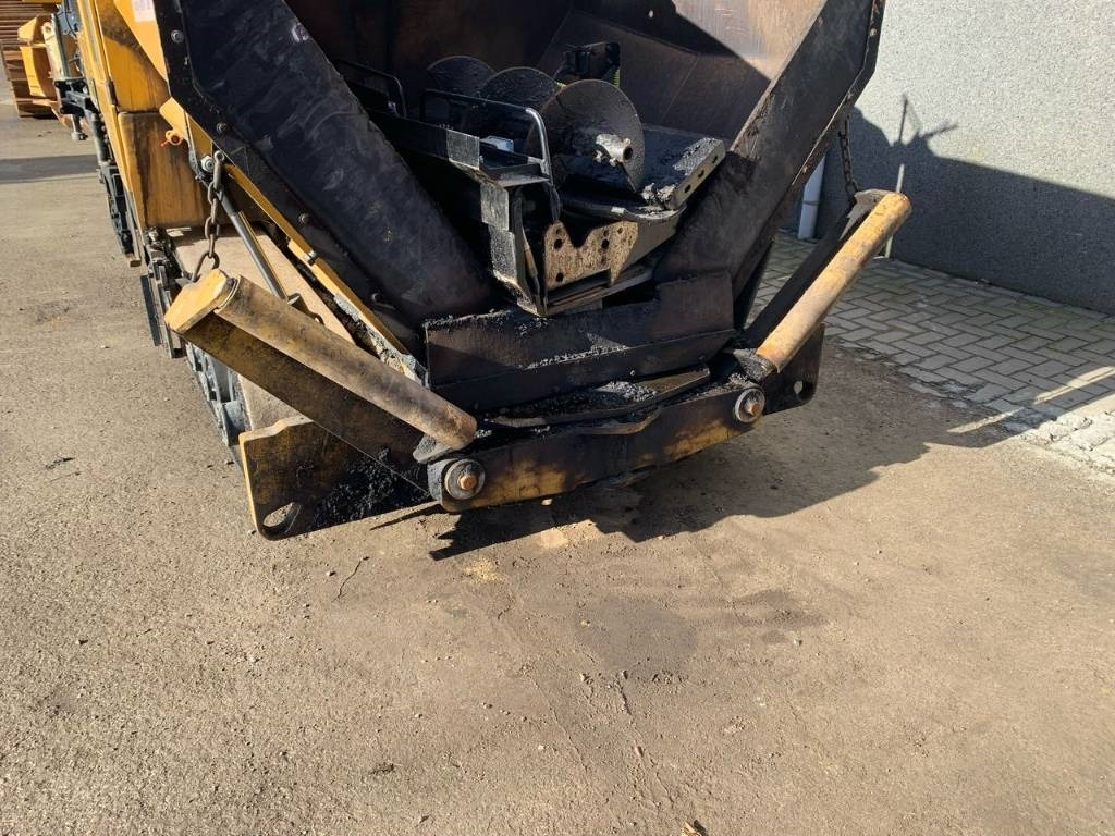 Asphalt paver CAT AP355F: picture 26