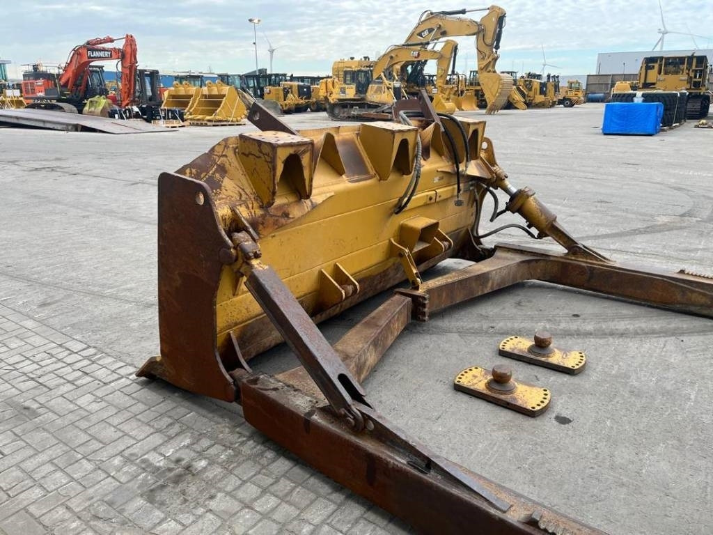 CAT D 6 XL Blade + Pusharms - Blade: picture 5 CAT D 6 XL Blade + Pusharms - Blade: picture 5