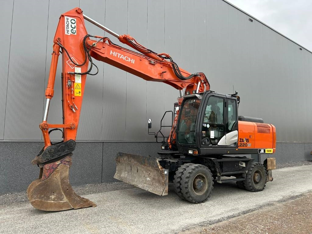 Hitachi ZX220W-5B - Wheel excavator: picture 2 Hitachi ZX220W-5B - Wheel excavator: picture 2