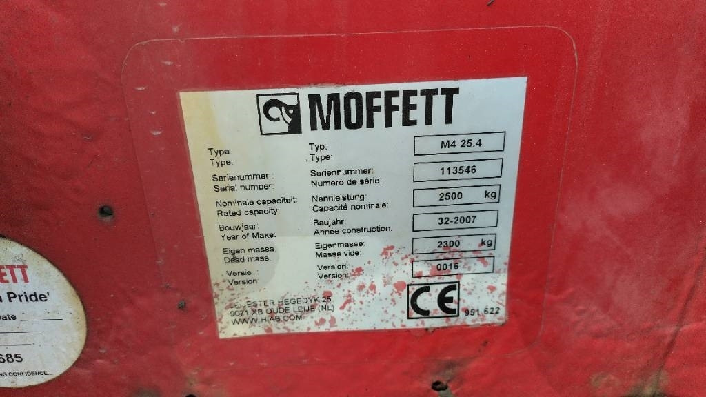 Moffett M4 25.4 ajoneuvotrukki - Truck mounted forklift: picture 5 Moffett M4 25.4 ajoneuvotrukki - Truck mounted forklift: picture 5