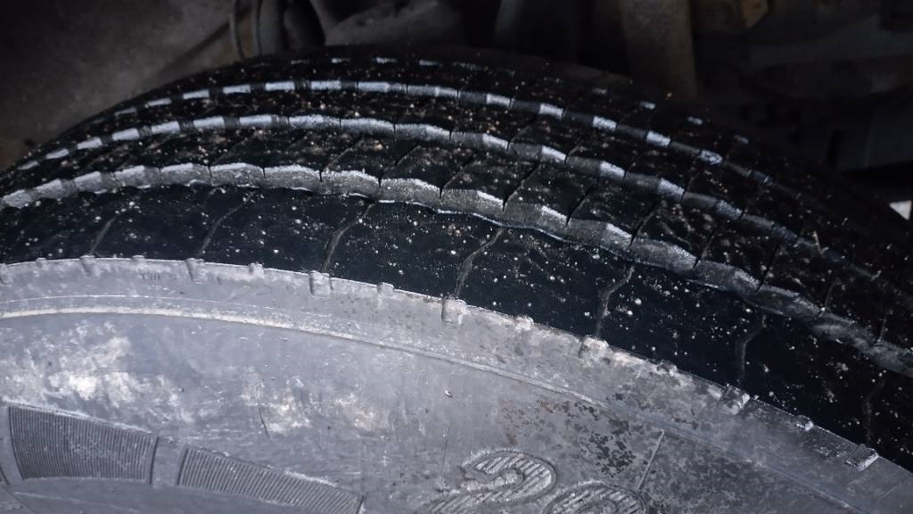 Scania P94 kokosivuaukeva kori+pl-nostin  - Box truck: picture 3 Scania P94 kokosivuaukeva kori+pl-nostin  - Box truck: picture 3