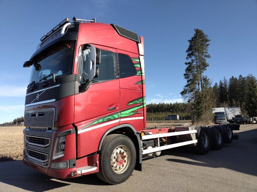 Volvo FH750 8x4 alusta - Cab chassis truck: picture 1 Volvo FH750 8x4 alusta - Cab chassis truck: picture 1