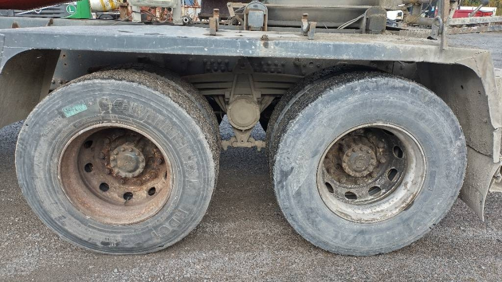 Volvo FM9 8x4 full steel,manual, mixer - Tank truck: picture 5 Volvo FM9 8x4 full steel,manual, mixer - Tank truck: picture 5