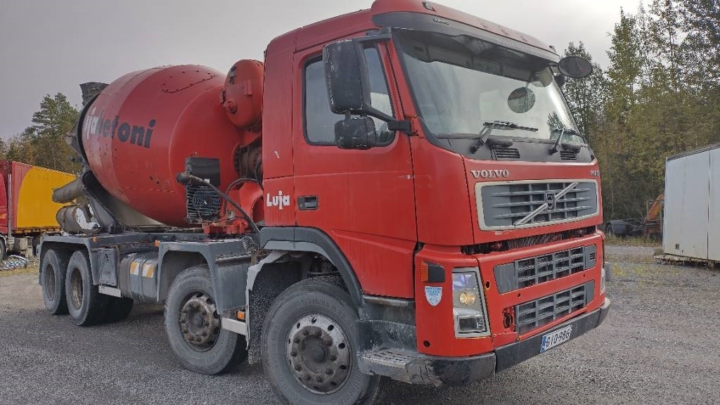 Volvo FM9 8x4 full steel,manual, mixer - Tank truck: picture 2 Volvo FM9 8x4 full steel,manual, mixer - Tank truck: picture 2