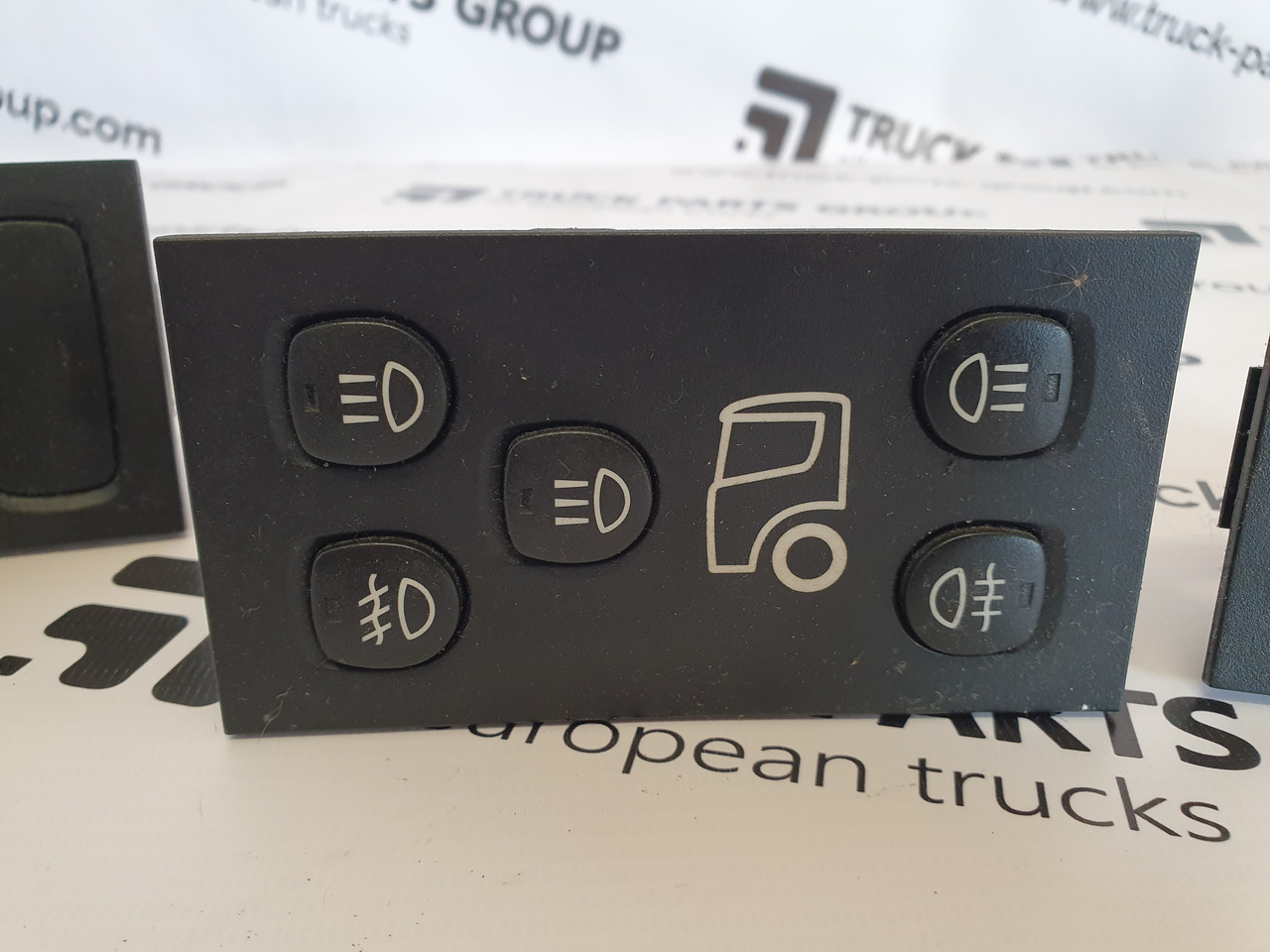 SCANIA SCANIA EURO3 P, G, R, T series headlights switch, dashboard, control panel 1540672, 1900316, 2252075, 2426881, 2001451, 2252076, 1900317, 2426882, 2001452; switch, front fog light, daytime running lig - Cab and interior for Truck: picture 4 SCANIA SCANIA EURO3 P, G, R, T series headlights switch, dashboard, control panel 1540672, 1900316, 2252075, 2426881, 2001451, 2252076, 1900317, 2426882, 2001452; switch, front fog light, daytime running lig - Cab and interior for Truck: picture 4
