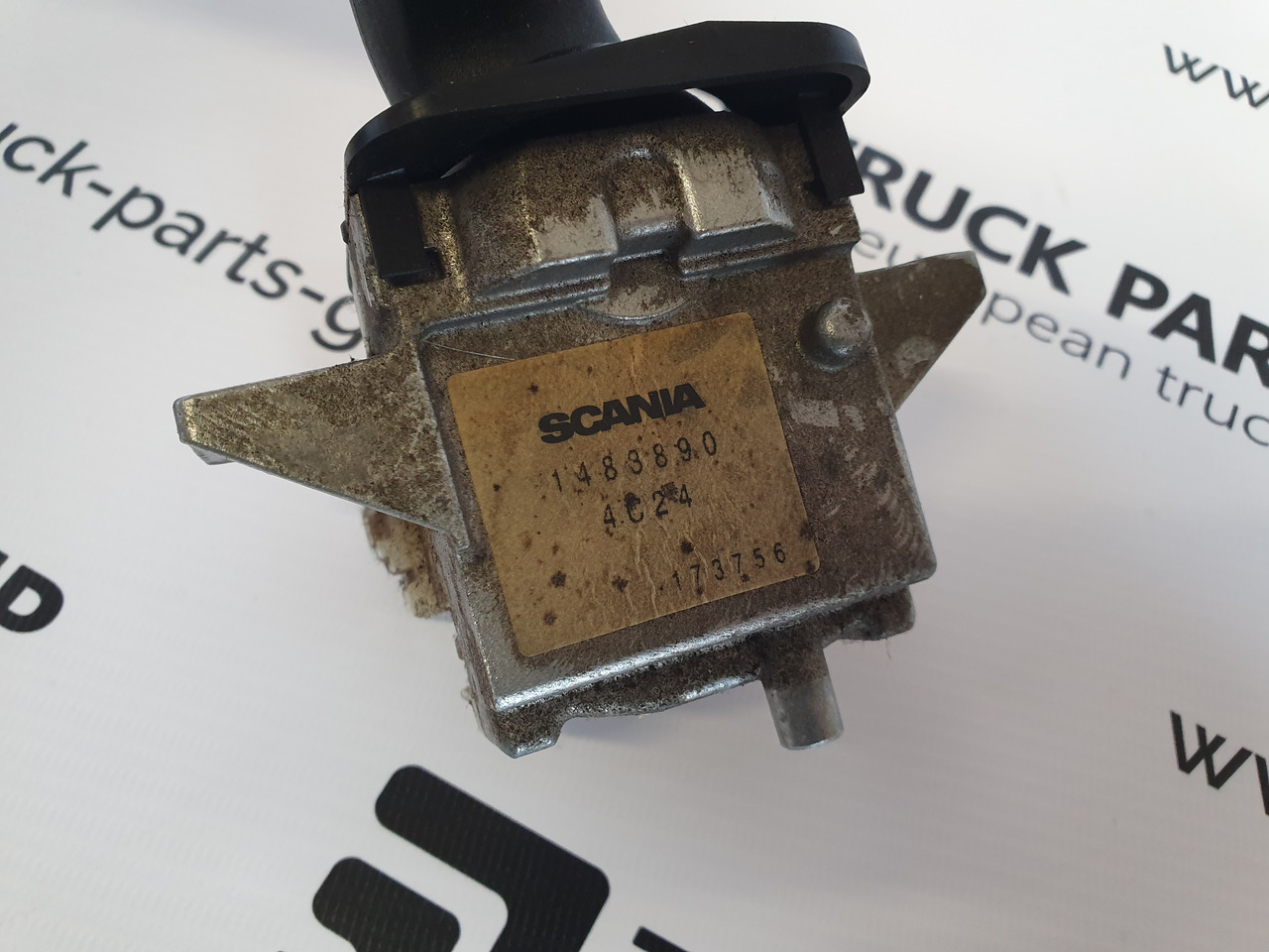 SCANIA SCANIA EURO3, P, G, R, T series indicator lights switch 1542529, 1422111, understeering switch, wipers – direction indicator, lamp, wiper lever, windscreen wiper, multi – function lever; retarder leve - Cab and interior for Truck: picture 5 SCANIA SCANIA EURO3, P, G, R, T series indicator lights switch 1542529, 1422111, understeering switch, wipers – direction indicator, lamp, wiper lever, windscreen wiper, multi – function lever; retarder leve - Cab and interior for Truck: picture 5
