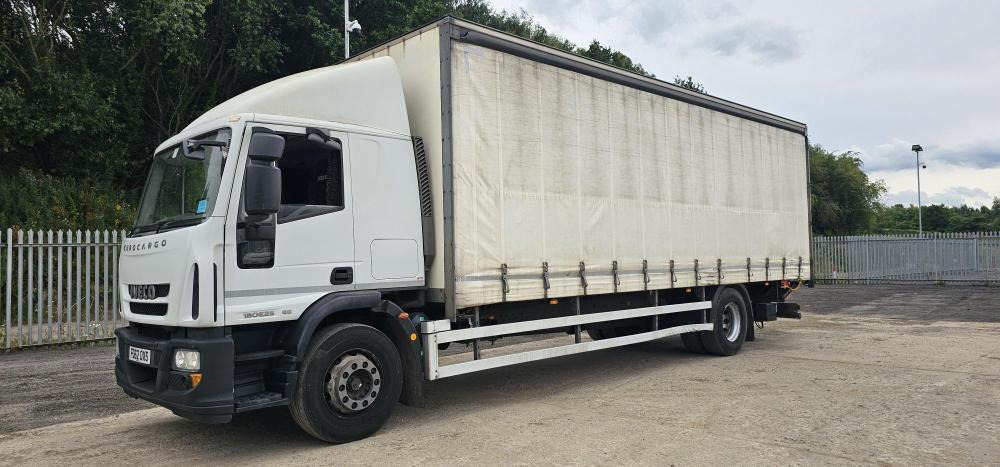 Iveco 18 ton curtain tail lift - Curtainsider truck: picture 3 Iveco 18 ton curtain tail lift - Curtainsider truck: picture 3