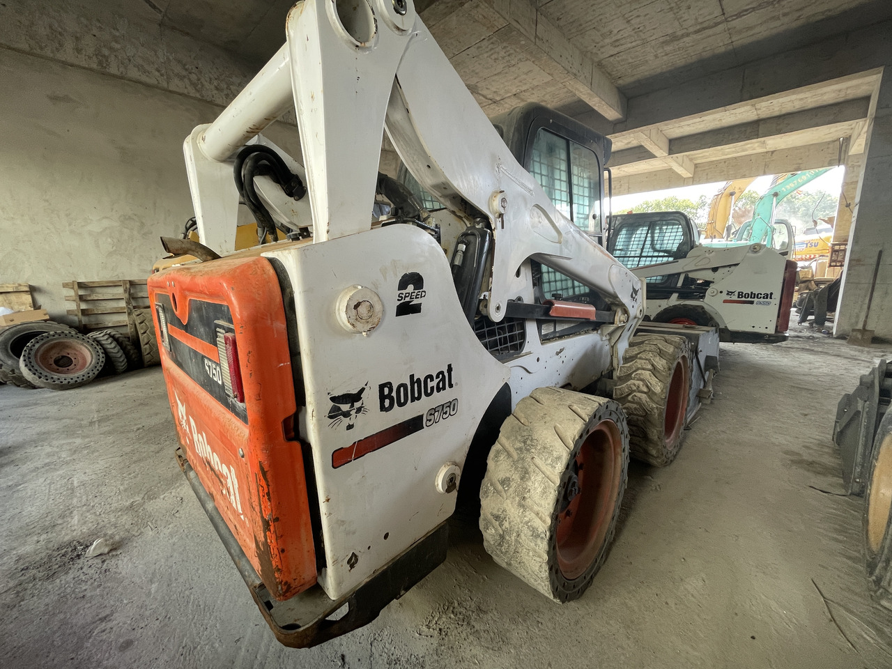 Bobcat S750 - Skid steer loader: picture 2 Bobcat S750 - Skid steer loader: picture 2
