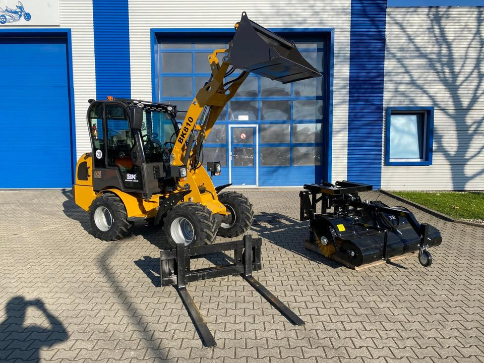 Radlader/Hoflader BK810 inkl. Kehrmaschinenpaket *INKL.19% MWST*BERGER KRAUS* KUBOTA*EURO*CE* - Compact loader: picture 1 Radlader/Hoflader BK810 inkl. Kehrmaschinenpaket *INKL.19% MWST*BERGER KRAUS* KUBOTA*EURO*CE* - Compact loader: picture 1