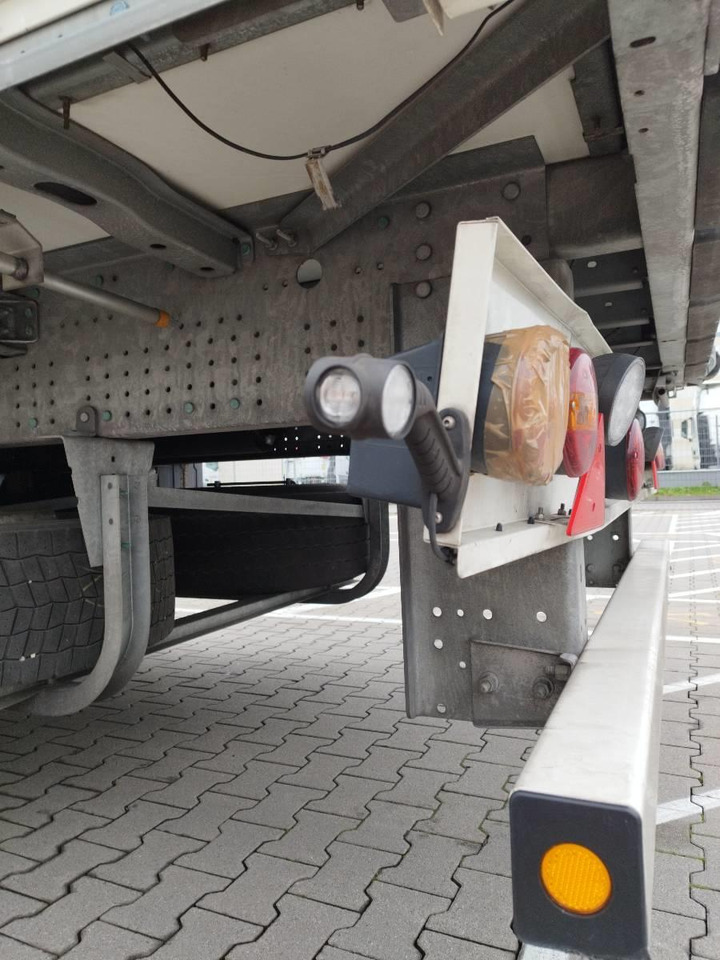 New Isothermal semi-trailer Schmitz Cargobull 3 axles  xLiftachse: picture 12