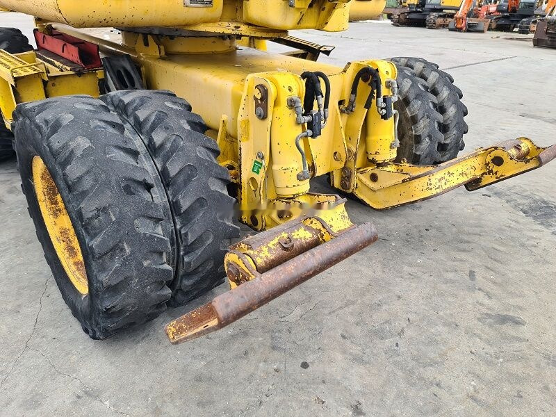 Wheel excavator Komatsu PW110: picture 21