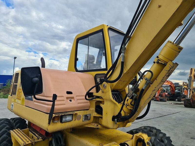 Wheel excavator Komatsu PW110: picture 8