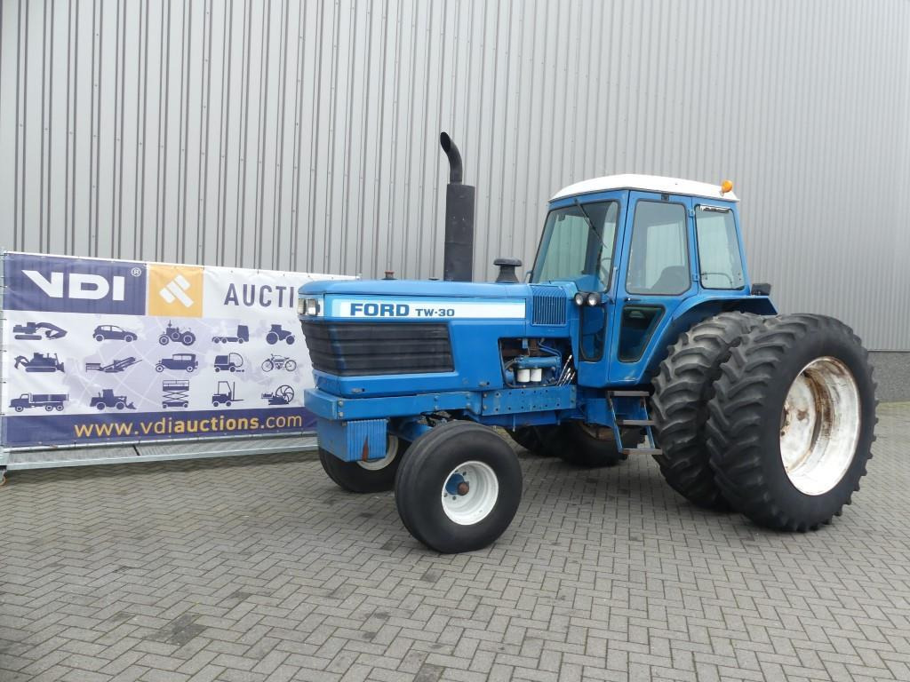 Farm tractor Ford TW30: picture 1