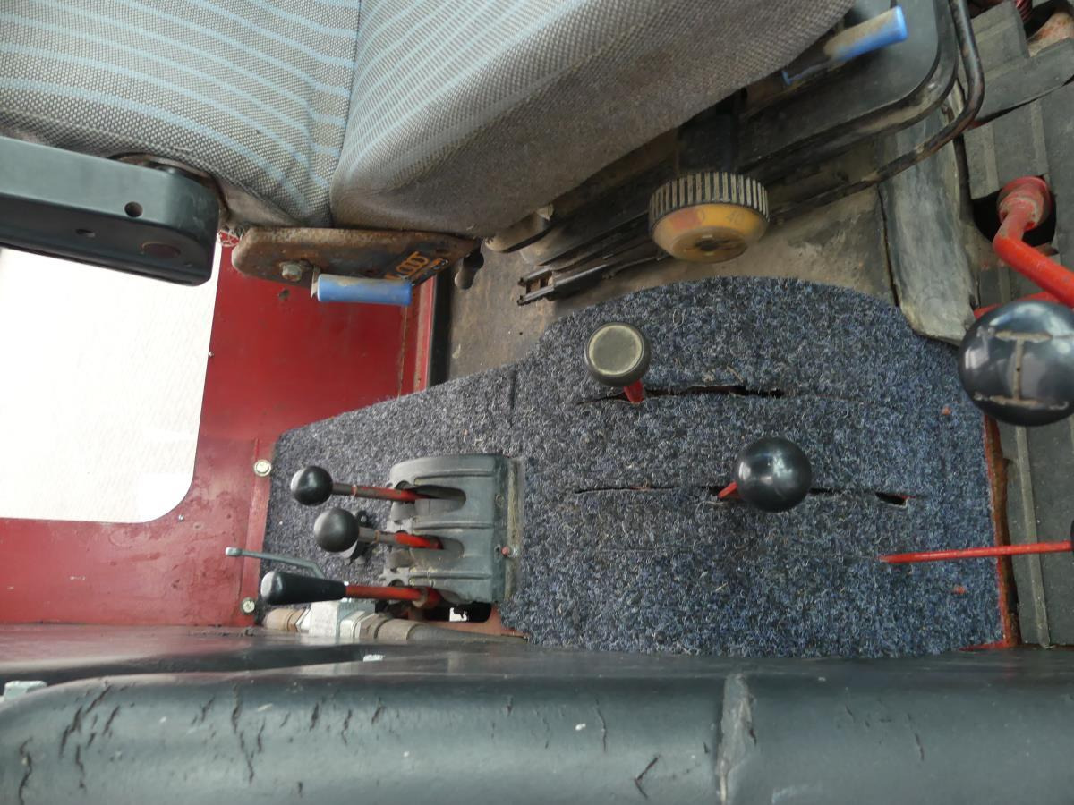 Farm tractor International 1055A: picture 41