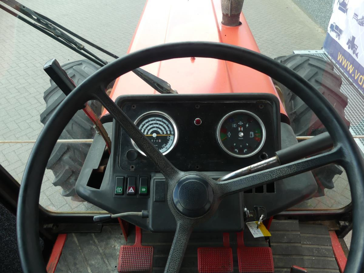 Farm tractor International 1055A: picture 49