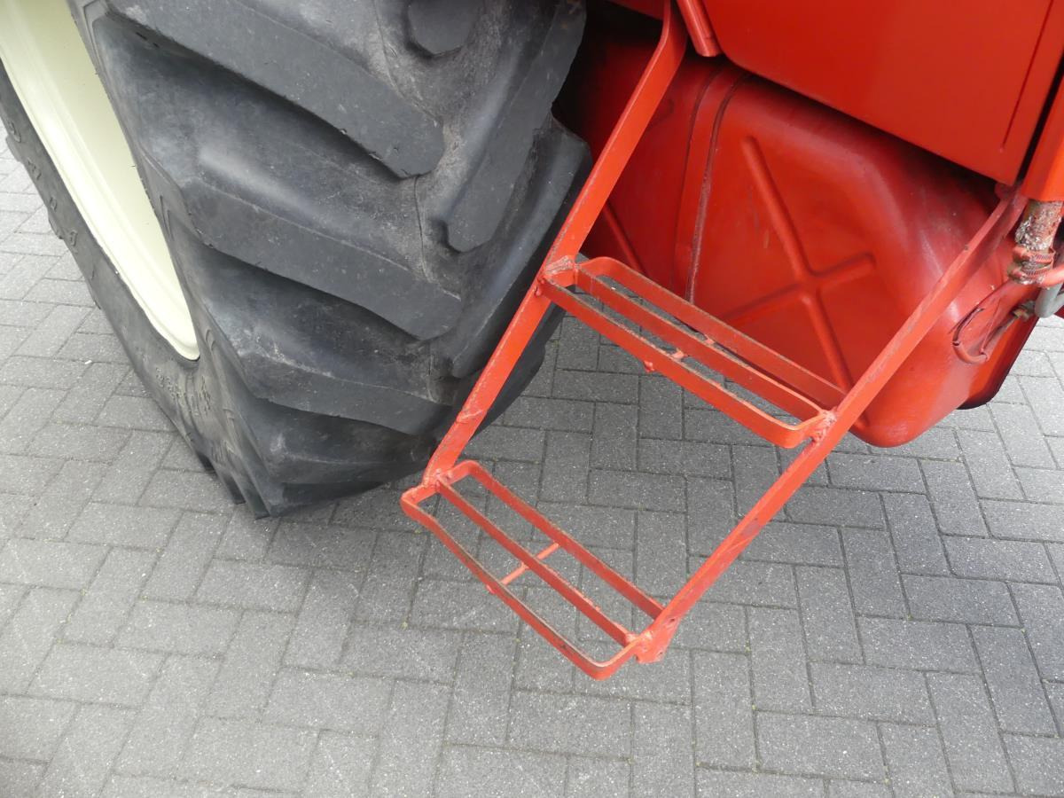Farm tractor International 1055A: picture 37